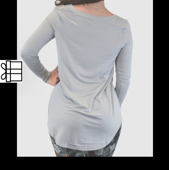 V-Neck T-Shirt Long Sleeve - Picture 2 of 2